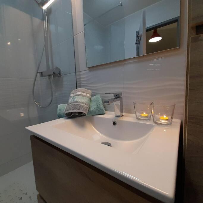 Petit Paradis Classe 3 Etoiles A 200M De La Plage! Terrasse-Wifi-Parking-Clim Saint-Mandrier-sur-Mer Bagian luar foto